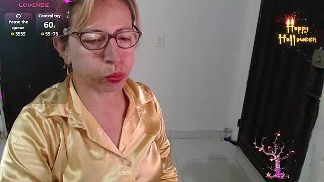 Chayla Ruiz online show from November 9, 2025, 10:08 am