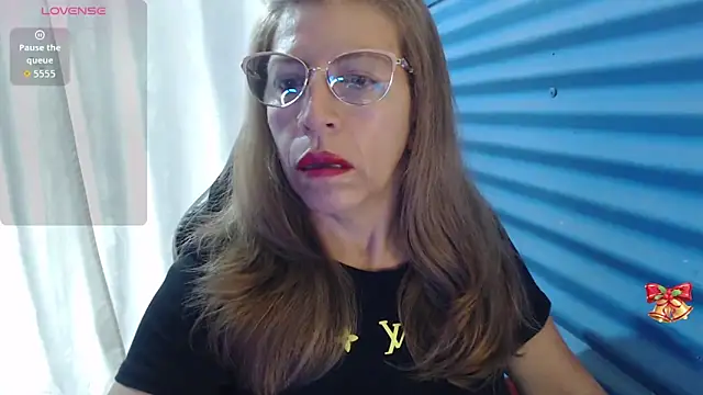 Chayla Ruiz online show from April 15, 2026, 6:56 pm