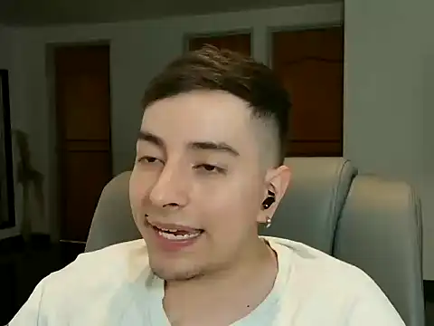 Snapshot of Jhoan_saenz chatting on September 22, 2025, 10:27 pm Jhoan saenz online show from September 22, 2025, 10:27 pm