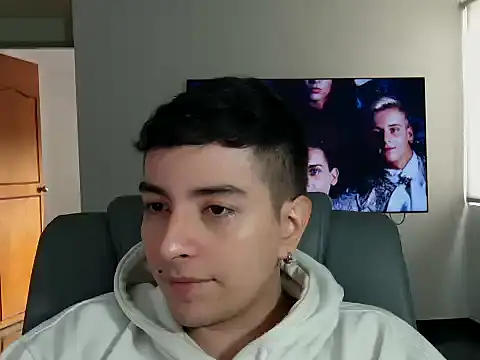 Snapshot of Jhoan_saenz chatting on October 4, 2025, 6:31 pm Jhoan saenz online show from October 4, 2025, 6:31 pm