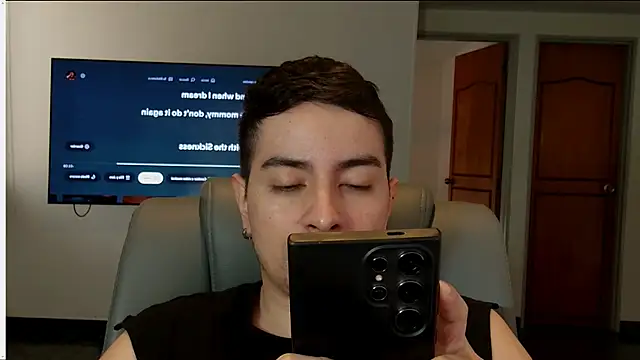 Snapshot of Jhoan_saenz chatting on October 9, 2025, 4:29 pm Jhoan saenz online show from October 9, 2025, 4:29 pm