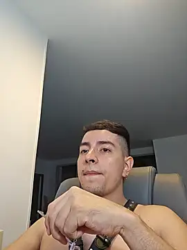 Snapshot of Jhoan_saenz chatting on September 25, 2025, 3:56 am Jhoan saenz online show from September 25, 2025, 3:56 am