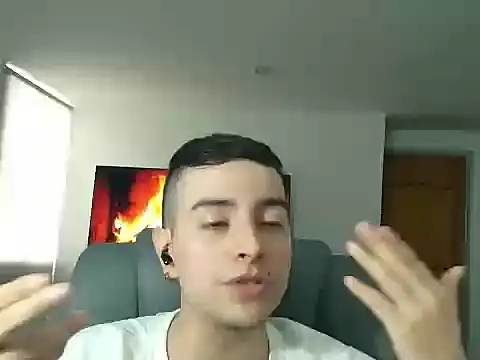 Snapshot of Jhoan_saenz chatting on October 19, 2025, 6:54 pm Jhoan saenz online show from October 19, 2025, 6:54 pm