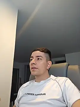 Snapshot of Jhoan_saenz chatting on September 30, 2025, 12:27 am Jhoan saenz online show from September 30, 2025, 12:27 am