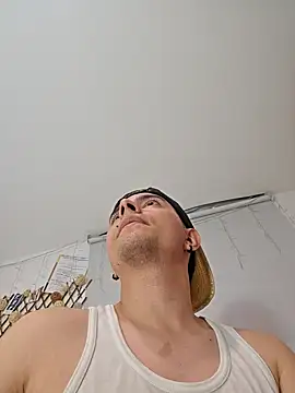 Snapshot of Jhoan_saenz chatting on March 12, 2025, 3:24 am Jhoan saenz online show from March 12, 2025, 3:24 am