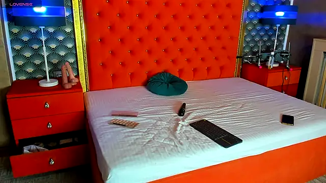 VallerieJones online show from November 14, 2025, 5:22 am