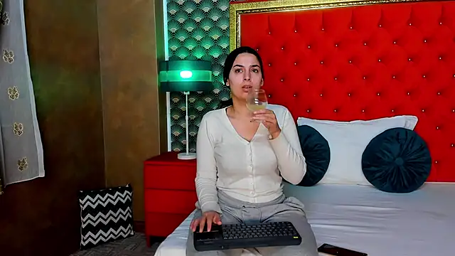 VallerieJones online show from March 18, 2025, 4:07 am