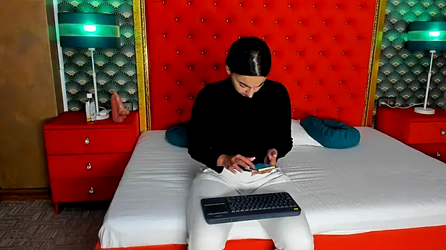 VallerieJones online show from October 18, 2025, 10:28 am