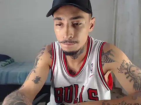 emiliano hottt online show from September 29, 2025, 9:09 pm