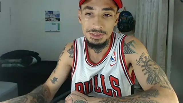 emiliano hottt online show from April 23, 2026, 1:34 am