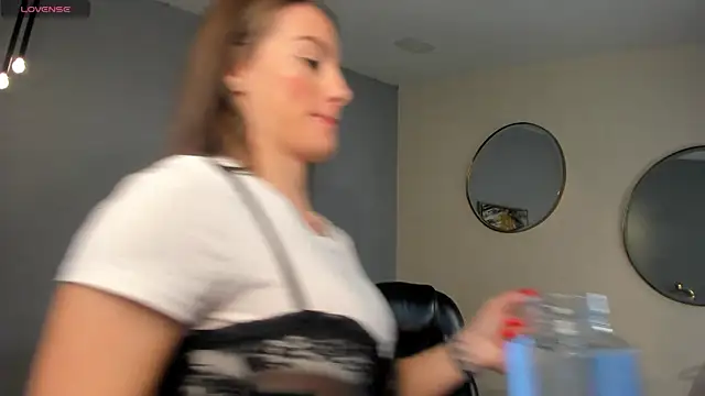 Snapshot of MaryLewis_ chatting on January 12, 2026, 1:07 pm MaryLewis online show from January 12, 2026, 1:07 pm