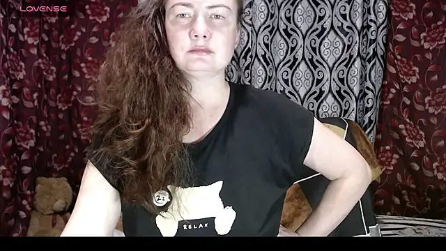 Snapshot of EmilyDoth chatting on October 11, 2025, 1:34 pm EmilyDoth online show from October 11, 2025, 1:34 pm