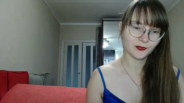 KiraGoldens online show from October 21, 2025, 6:24 am