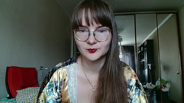 KiraGoldens online show from July 28, 2026, 6:43 am