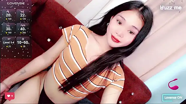 amomentoflust69 online show from April 13, 2026, 11:47 am