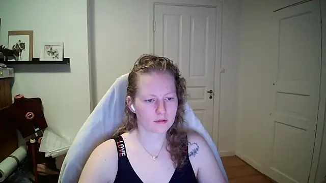 Girlnina-1995 online show from March 3, 2026, 7:59 am