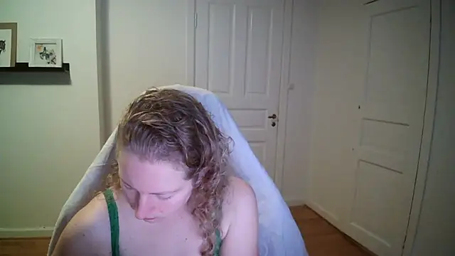 Girlnina-1995 online show from November 3, 2025, 7:24 am