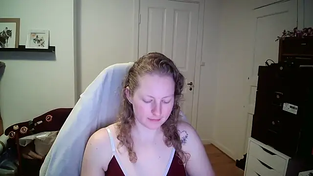 Girlnina-1995 online show from February 12, 2026, 12:05 pm