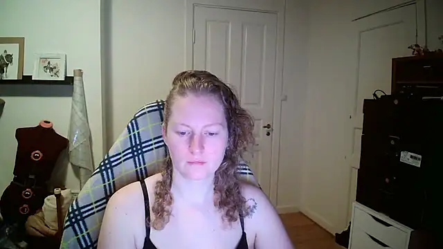 Girlnina-1995 online show from January 12, 2026, 6:20 am