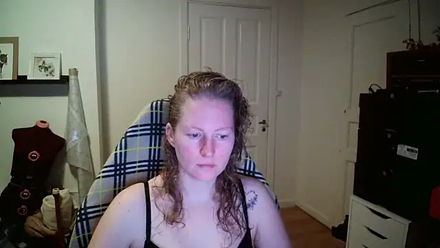 Girlnina-1995 online show from January 19, 2026, 6:39 am