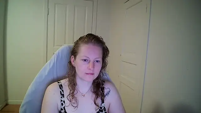 Girlnina-1995 online show from March 31, 2026, 6:37 am