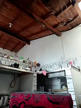 Snapshot of Bigassmommy_x chatting on October 14, 2025, 3:23 pm Bigassmommy x online show from October 14, 2025, 3:23 pm