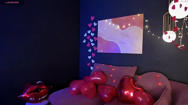 LorenDaze online show from February 14, 2025, 5:14 pm