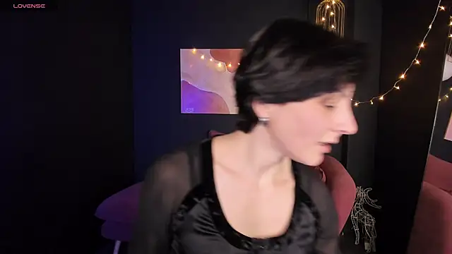 LorenDaze online show from February 5, 2025, 2:16 pm