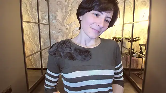 LorenDaze online show from March 18, 2025, 2:06 pm