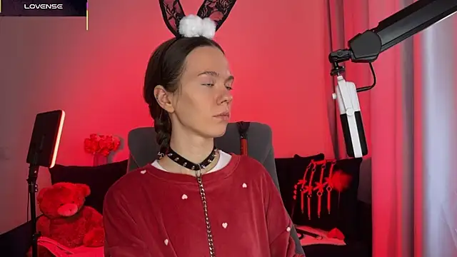 DivineBite online show from September 24, 2025, 2:12 pm