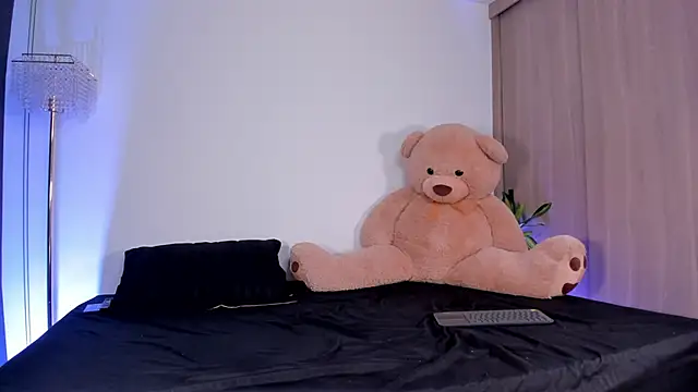 liagirl cute online show from May 26, 2026, 3:48 am