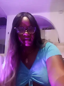 EmilyyRosee  online show from April 14, 2026, 7:24 am