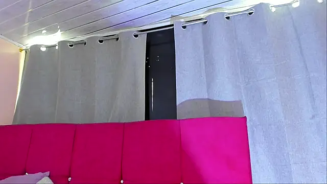 Snapshot of candymills1 chatting on February 16, 2026, 2:27 pm candymills1 online show from February 16, 2026, 2:27 pm