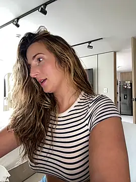 Snapshot of Thescorpionfr chatting on February 17, 2026, 4:15 pm Thescorpionfr online show from February 17, 2026, 4:15 pm