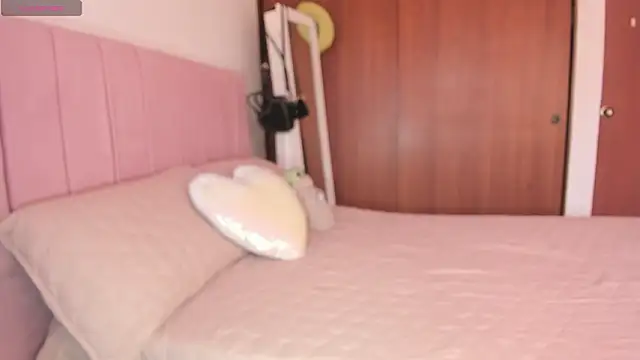 Snapshot of whitneyhot chatting on February 9, 2026, 11:41 am whitneyhot online show from February 9, 2026, 11:41 am