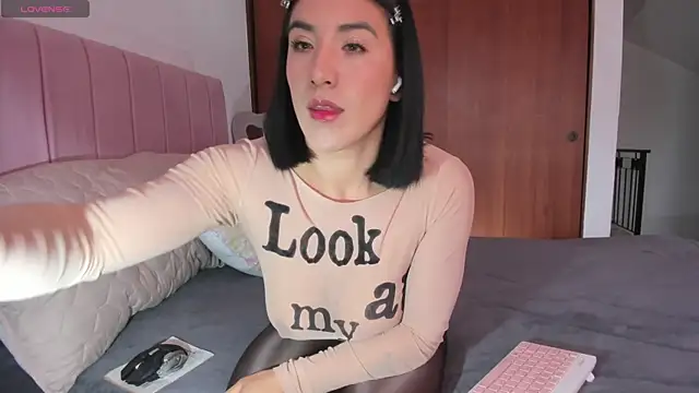 Snapshot of whitneyhot chatting on November 10, 2025, 11:37 am whitneyhot online show from November 10, 2025, 11:37 am