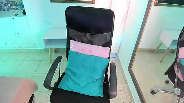 Snapshot of Karlagonzales_ chatting on December 4, 2025, 10:14 am Karlagonzales online show from December 4, 2025, 10:14 am