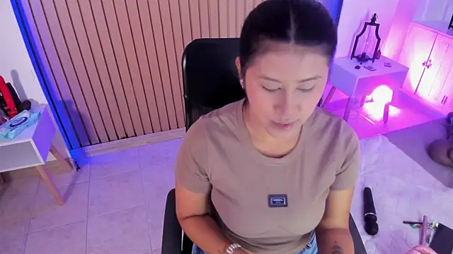 Snapshot of Karlagonzales_ chatting on June 20, 2026, 7:19 pm Karlagonzales online show from June 20, 2026, 7:19 pm