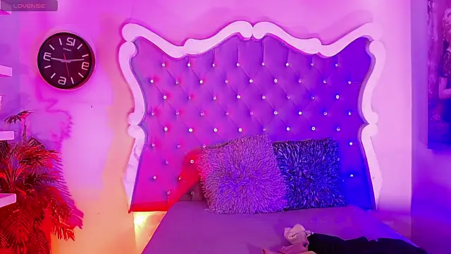 LeyXandrabraz online show from April 11, 2026, 8:12 pm