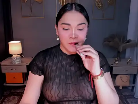 MaxeneCullens online show from November 5, 2025, 5:32 am