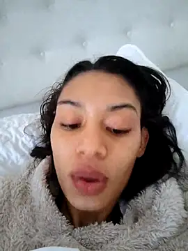 Snapshot of Leaberry chatting on September 19, 2025, 4:11 pm Leaberry online show from September 19, 2025, 4:11 pm