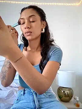 Snapshot of Leaberry chatting on September 10, 2025, 1:54 pm Leaberry online show from September 10, 2025, 1:54 pm