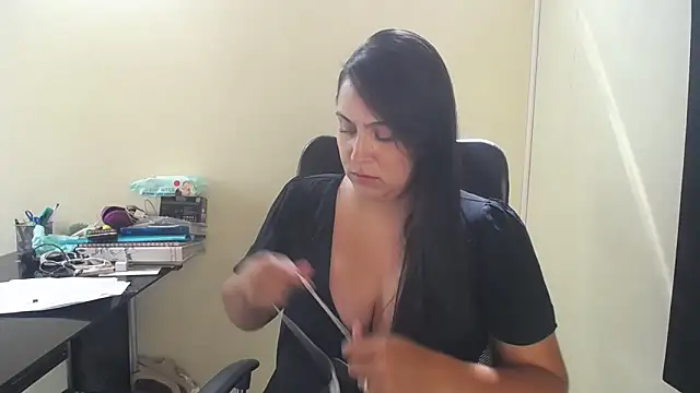 Snapshot of kendall_52 chatting on November 18, 2025, 3:37 pm kendall 52 online show from November 18, 2025, 3:37 pm