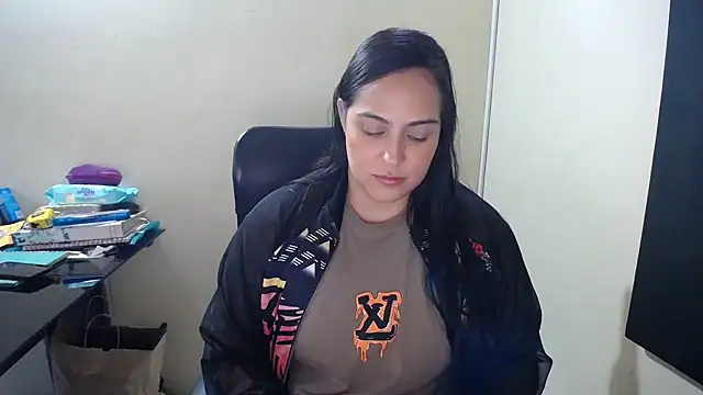 Snapshot of kendall_52 chatting on February 12, 2025, 1:27 pm kendall 52 online show from February 12, 2025, 1:27 pm