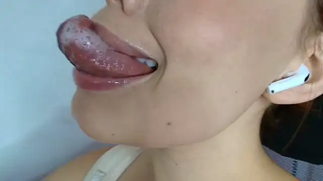 lisbet21x online show from October 20, 2025, 10:32 pm