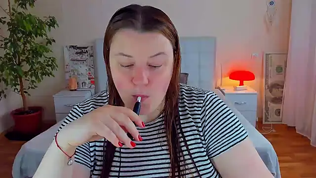 PolinaSalvatore online show from April 12, 2026, 1:14 pm