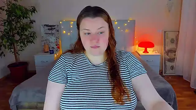 PolinaSalvatore online show from April 8, 2026, 1:23 pm