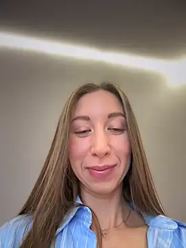 Snapshot of EvaCatt chatting on February 11, 2026, 2:33 am EvaCatt online show from February 11, 2026, 2:33 am