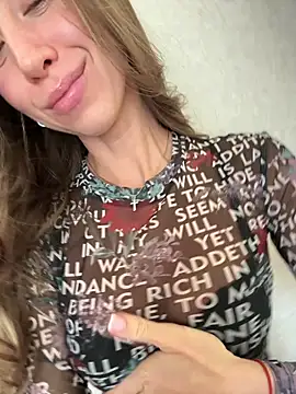 Snapshot of EvaCatt chatting on February 4, 2026, 3:23 am EvaCatt online show from February 4, 2026, 3:23 am