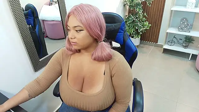 Snapshot of Kenya--Buhle chatting on October 27, 2025, 11:11 am Kenya--Buhle online show from October 27, 2025, 11:11 am